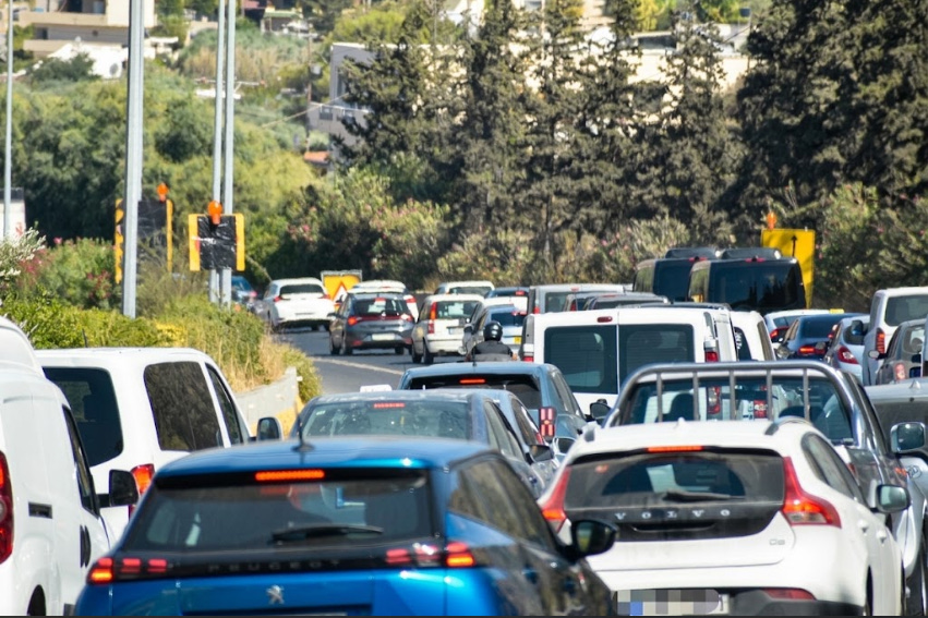 Ξενοδόχοι: Τα έργα στο ΒΟΑΚ είναι απαραίτητα, δεν γίνεται όμως να «παραλύει» καθημερινά ο δρόμος