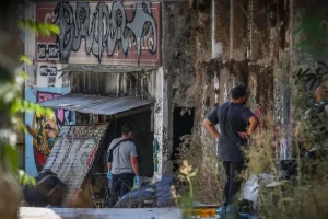 Νέες εξελίξεις στην υπόθεση της Βρετανίδας που βρέθηκε σε βαλίτσα – Η ουσία που εντοπίστηκε στον οργανισμό της και τα ερωτήματα