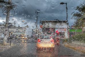 Ξεκίνησε η κακοκαιρία στην Κρήτη – Ισχυρή βροχόπτωση στο Ηράκλειο (vid)