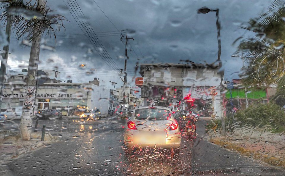 Ξεκίνησε η κακοκαιρία στην Κρήτη – Ισχυρή βροχόπτωση στο Ηράκλειο (vid)