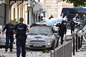 Ποιος αποζημιώνει τα κατεστραμμένα αυτοκίνητα στην Πλάκα;