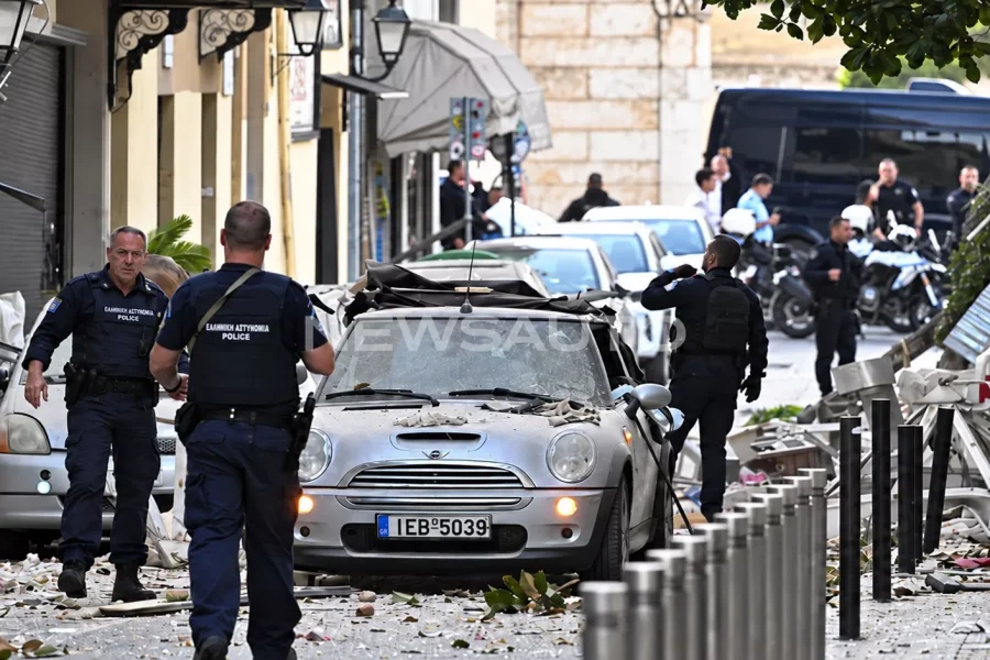 Ποιος αποζημιώνει τα κατεστραμμένα αυτοκίνητα στην Πλάκα;