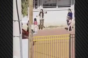 Ζούγκλα στο νηπιαγωγείο των Άνω Λιοσίων: Ρομά γονέας έδειρε τη διευθύντρια που φώναζε στα παιδιά