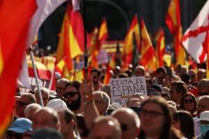 Διαδήλωση στη Μαδρίτη για τη Θέουτα: Χιλιάδες στους δρόμους κατά της κυβέρνησης Σάντσεθ