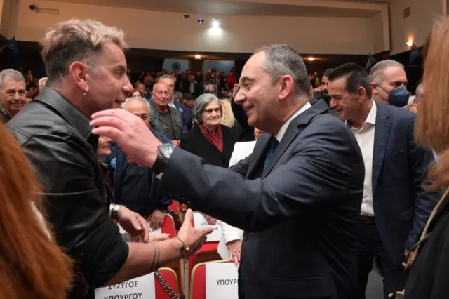 Γιώργος Μαζωνάκης: Οι στενοί δεσμοί του τραγουδιστή με τη Σητεία και με τον βουλευτή Γιάννη Πλακιωτάκη
