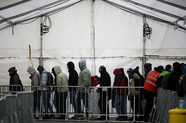 Η Αθήνα στο πλευρό των σκληρών της ΕΕ για κέντρα απελάσεων σε τρίτες χώρες