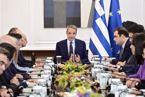 Ο εμφύλιος είναι εδώ, Κυριάκος  εναντίον Ντόρας, για την αλαζονεία γαλάζιων στελεχών… – Μήνυμα Μητσοτάκη στους υπουργούς του: Να είστε μετρημένοι και όχι…κακομοίρηδες! – Στους…υπνοθεραπευτές στέλνει η κυβέρνηση τους πολίτες για λύσεις στην ενεργειακή κρίση!