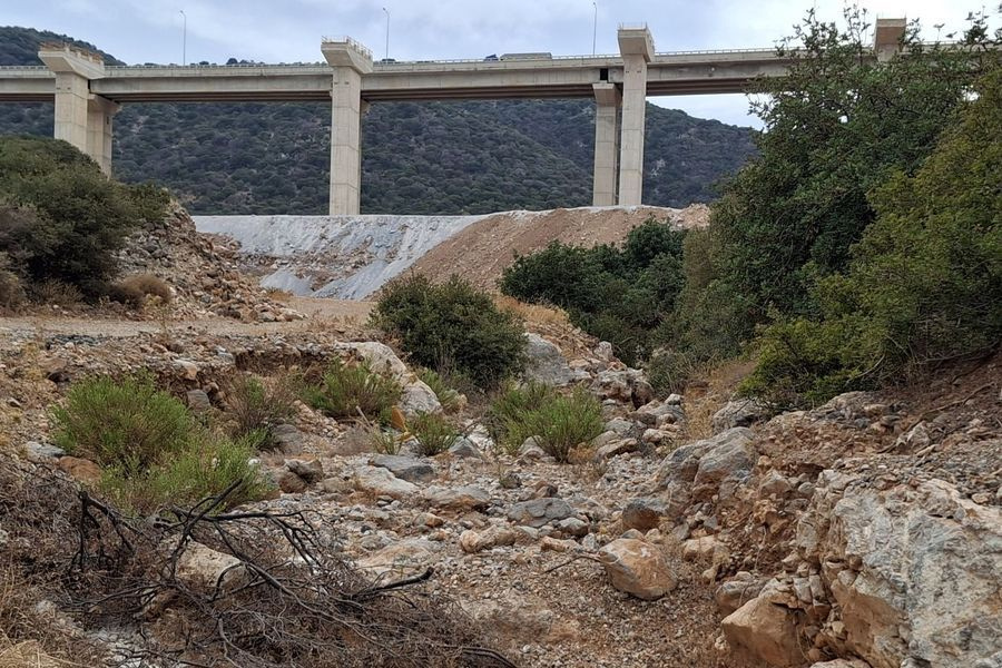 Οργή και αγωνία για το μπαζωμένο ρέμα στη Σταλίδα – Ανησυχούν για πλημμυρικά φαινόμενα