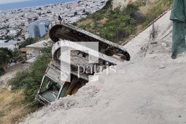 «Από θαύμα δεν θρηνήσαμε θύματα» – Ανατράπηκε μηχάνημα έργου στη Φορτέτσα