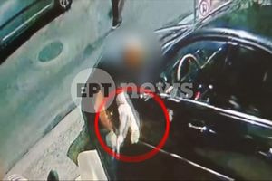Βίντεο ντοκουμέντο από την εμπρηστική επίθεση στου Ζωγράφου – Η στιγμή που ο δράστης βάζει φωτιά στο όχημα του αντιδημάρχου