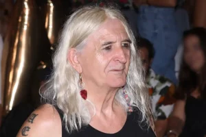 Νίκος Καρβέλας: «Δεν νομίζω ότι υπάρχει Έλληνας που θα με θεωρούσε προσωποποίηση της παρακμής, είμαι ακμή»