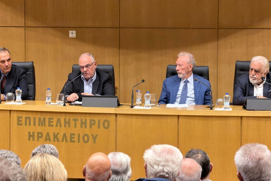 Εκδήλωση της «ΠΑΤΡΙΣ» με τον Μιχάλη Σάλλα: Τα διαχρονικά προβλήματα στην ελληνική οικονοομία (pics & vid)