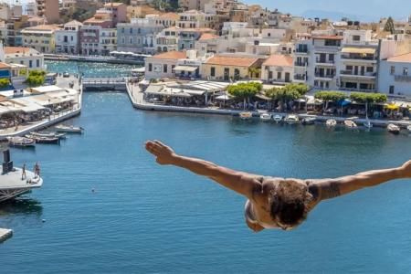 Σήμερα και αύριο ο Άγιος Νικόλαος υποδέχεται για 8η χρονιά το Cliff Diving