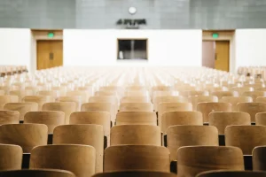 Πανεπιστήμιο Πατρών: Καθηγητής απαγορεύει τα γυαλιά χωρίς ιατρική βεβαίωση – Ο λόγος