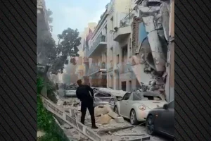 Ισχυρή έκρηξη σε κτήριο στην Πλάκα, ένας τραυματίας, απεγκλωβίστηκε μια γυναίκα