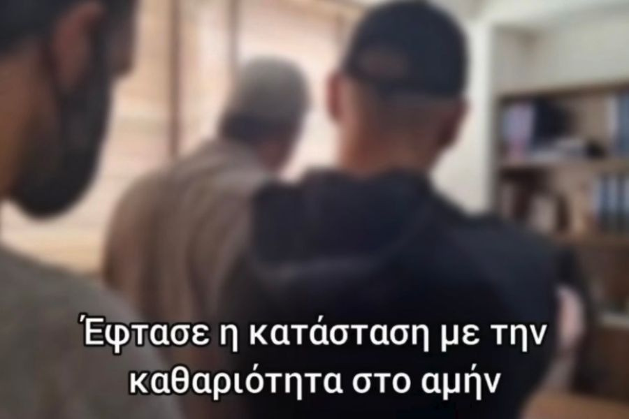 «Ντου» Ρουβίκωνα στον ΕΣΔΑΚ για τα «χρυσά» σπιτάκια ανακύκλωσης -«Αρκετά, πληρώνουν οι δημότες»  (vid)