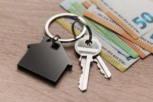 ΑΑΔΕ: Μετατίθεται για την 1η Ιουλίου η υποχρεωτική καταβολή ενοικίων μέσω τράπεζας