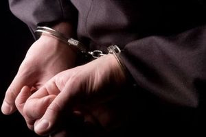 Μπαράζ συλλήψεων σε τρεις νομούς της Κρήτης – Χειροπέδες σε 5 άτομα για ναρκωτικά και όπλα