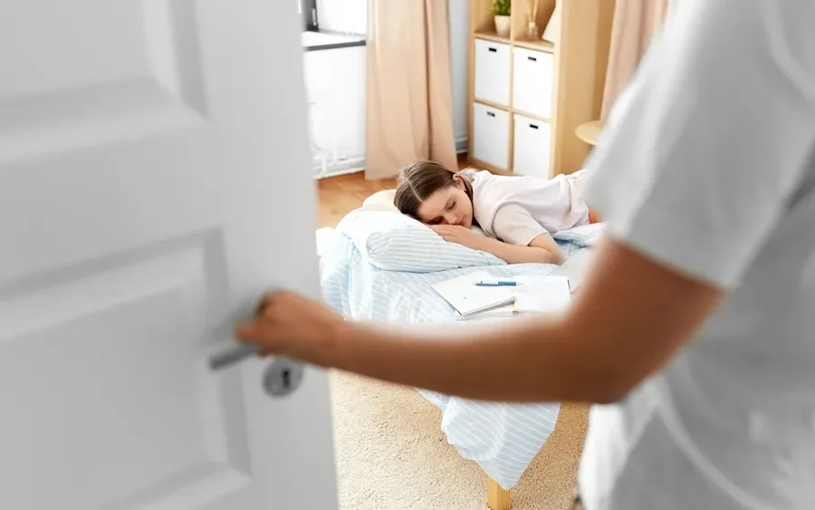 Τι αποκαλύπτει για την προσωπικότητά σας η επιθυμία να κοιμάστε με κλειστή πόρτα