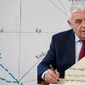 Ηρακλειώτης αναφώνησε “Εύρηκα!” υποστηρίζοντας ότι τετραγώνισε τον… κύκλο! – Τα χειρόγραφα με τις μαθηματικές σημειώσεις του Δρ. Jannis Stefanakis