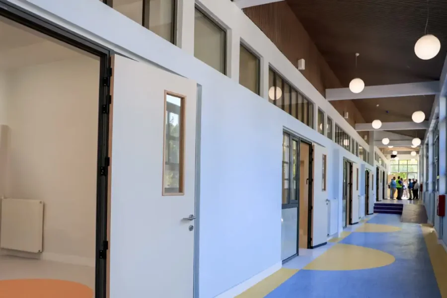 24χρονος ΑμεΑ έριξε μπουνιά σε δασκάλα σε δημοτικό σχολείο – Έχασε τις αισθήσεις της και μεταφέρθηκε στο νοσοκομείο