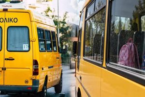 Χανιά: «Σοκαρισμένα αλλά καλά στην υγεία τους» τα νήπια που ξεχάστηκαν μέσα στο σχολικό