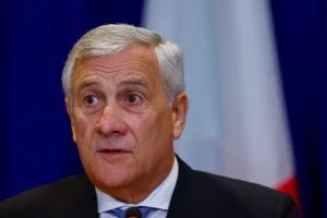 Αντόνιο Ταγιάνι: «Οι γυναίκες με μακριές φούστες γίνονται καλύτερες μητέρες» – Σάλος στην Ιταλία