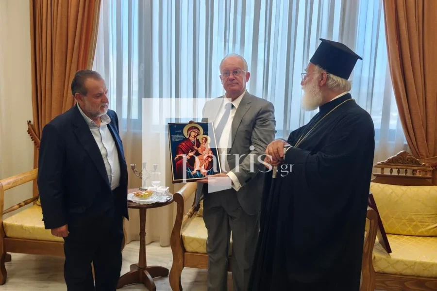 Στο Αρκαλοχώρι ο Πρόεδρος της Δημοκρατίας – Η εικόνα της Παναγίας και η επίσκεψη στο Κοινωνικό Παντοπωλείο της Μητρόπολης (pics)