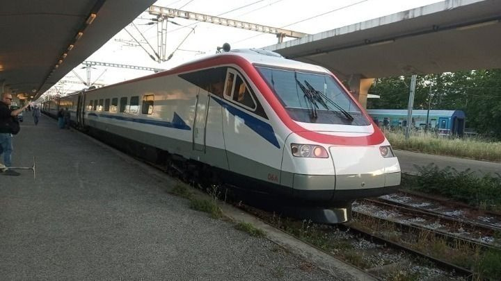 Καθυστερήσεις-τροποποιήσεις δρομολογίων στον Προαστιακό λόγω πυρκαγιάς στον Ασπρόπυργο