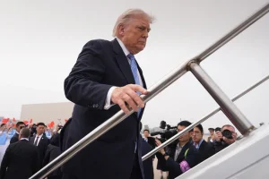 Τραμπ: Απαγορεύει σε CNN, MS Now και Politico την πρόσβαση στον Λευκό Οίκο
