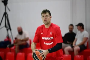 Ολυμπιακός: Χωρίς Βεζένκοφ, Μοντέρο και Μιλουτίνοφ στο φιλικό με τη Φενερμπαχτσέ