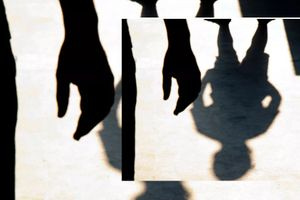 Σοκ: Δικογραφία για ενδοοικογενειακή βία σε βάρος δικηγόρου – Χτύπησε τον ανήλικο γιο του σε live μετάδοση στο TikTok
