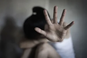 Βρετανία: Άντρας ομολόγησε πως νάρκωνε και βίαζε τη σύζυγό του επί δύο δεκαετίες