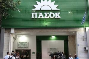 ΠΑΣΟΚ για Θ. Πλεύρη: Επιβεβαίωσε ότι είπε δημόσια ψέματα για τη χρονολογική σειρά της γνωριμίας του με τους γιατρούς