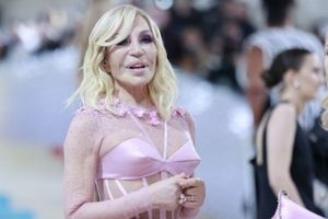 Η Ντονατέλα Βερσάτσε δημιουργεί νέο brand μόδας και ομορφιάς