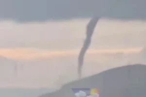 Τεράστιος διπλός υδροστρόβιλος ανάμεσα σε Κουφονήσι και Κέρο – Εντυπωσιακό βίντεο από το φαινόμενο