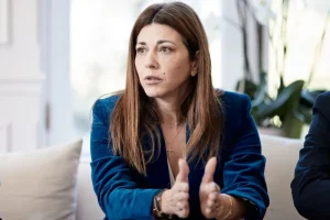 Ζαχαράκη για το θάνατο μαθήτριας στην Κοζάνη: «Οδυνηρή απώλεια – Ψυχολόγοι από αύριο στο σχολείο»