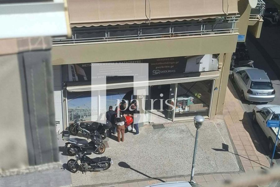 Ηράκλειο: Μπήκε με το …μηχανάκι μέσα στο μαγαζί