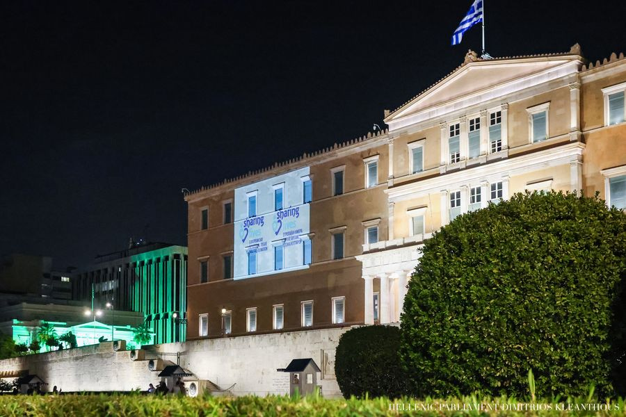 Η Βουλή φωταγωγήθηκε για την Παγκόσμια Ημέρα Δωρεάς Οργάνων και Ιστών