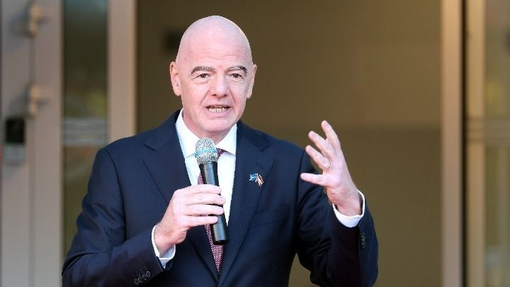 Η UEFA ζητά εξηγήσεις από την FIFA για την προεδρία Ινφαντίνο