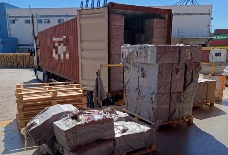 Πειραιάς: Η ασφάλεια του Κεντρικού Λιμεναρχείου εντόπισε 10,5 εκατ. λαθραία τσιγάρα – Σύλληψη 33χρονου