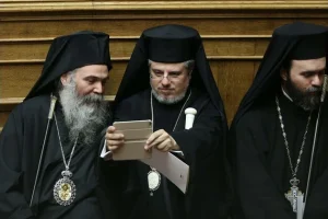 «Καμπανάκι» για τους κληρικούς για την παρουσία τους στα social media – Οι δέκα «εντολές» της Ιεράς Συνόδου