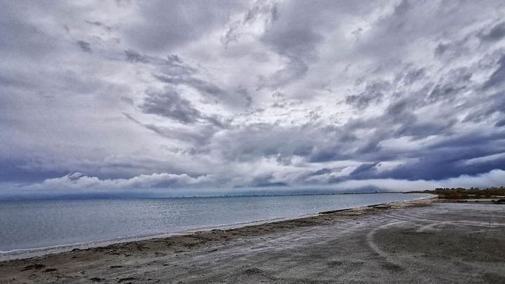 Επικίνδυνα καιρικά φαινόμενα: «Κόκκινη προειδοποίηση» για Θεσσαλία, Σποράδες, Εύβοια και Δωδεκάνησα
