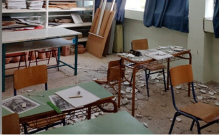 Έπεσε το ταβάνι στο κεφάλι μαθητή σε σχολική αίθουσα στο Γυμνάσιο Βασιλικών – Τι έδειξε η αυτοψία των μηχανικών για την αποκόλληση