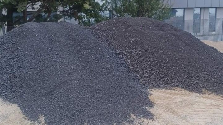 Πετούσαν μπάζα και πίσσα σε χωράφι στη Θέρμη – Δύο συλλήψεις