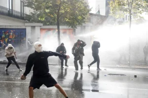 Αλβανία: Τρίτη ημέρα επεισοδίων μεταξύ διαδηλωτών και αστυνομίας στα Τίρανα
