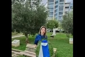 Μόνη της κατέθεσε στεφάνι η Μαρία Καρυστιανού για την επέτειο της 28ης Οκτωβρίου