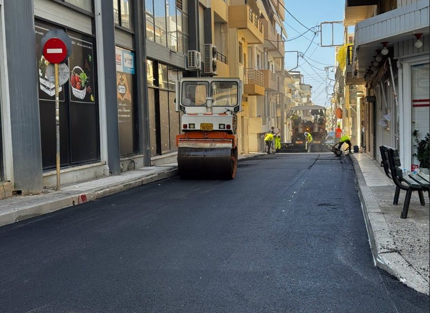 Ασφαλτοστρώσεις στις οδούς Νικολάου Πλαστήρα και Ορακίων στη Νέα Αλικαρνασσό