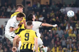 Super League: Έχασε τις μάχες στον αέρα ο ΟΦΗ και ηττήθηκε δίκαια από την ΑΕΚ με 3-0