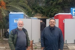 Κλιμάκιο του ΚΚΕ με επικεφαλής τον Μανώλη Συντυχάκη στο Παλιό Ψυγείο στο λιμάνι Ηρακλείου